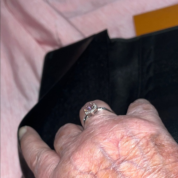 Louis Vuitton Elegant Black Leather Wallet - Picture 7 of 7